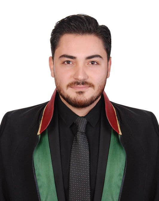 Avukat Mesut Baş, cübbe ile profesyonel portre fotoğrafı